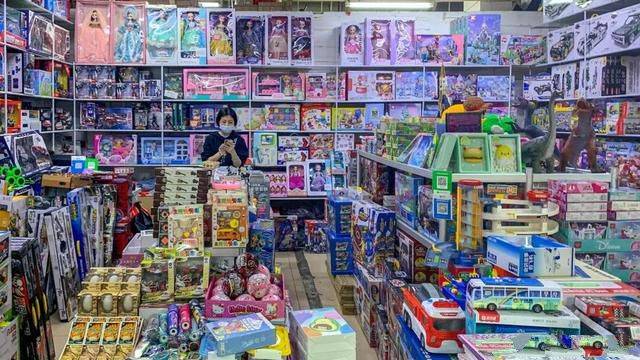 深圳一文玩具批发市场即将消失,陪伴市民20年,现忙着清仓处理